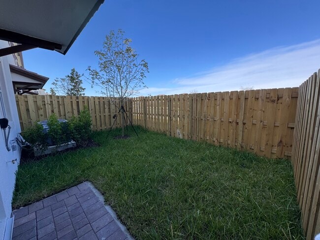 Building Photo - 2738 SE 24th Terrace