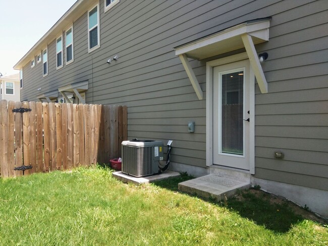Building Photo - *COMING SOON* 3BR / 2.5BA Home | Fenced Backyard, Garage & Stainless Appliances!