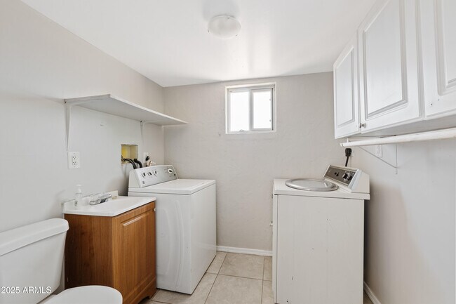 Building Photo - 10535 E Boulder Dr