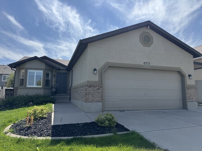Primary Photo - 4931 W Berry Creek Dr