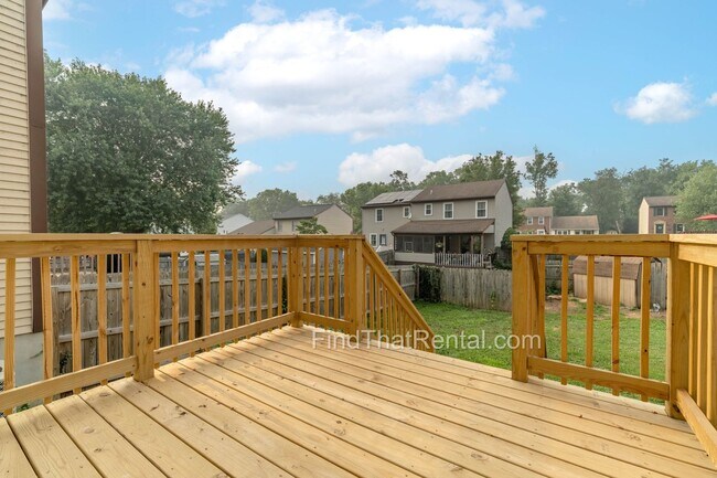 Building Photo - Freshly Painted, Pet-Friendly, Off-Street Parking, Walk to Carlisle HS!