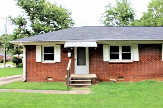 Primary Photo - 3400 Wichita Place