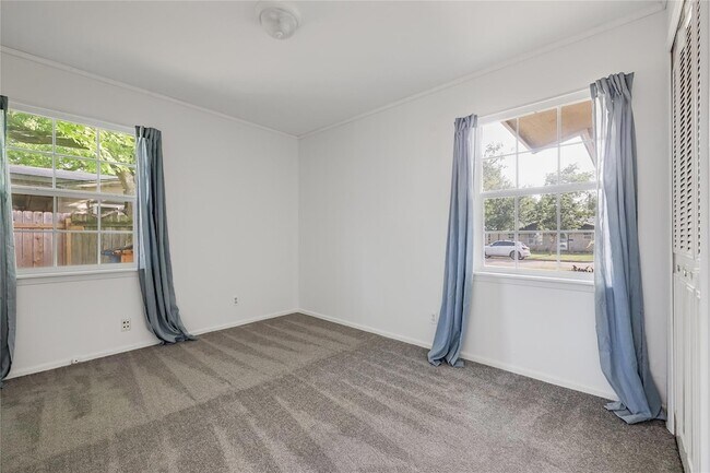Building Photo - 8221 Renton Dr