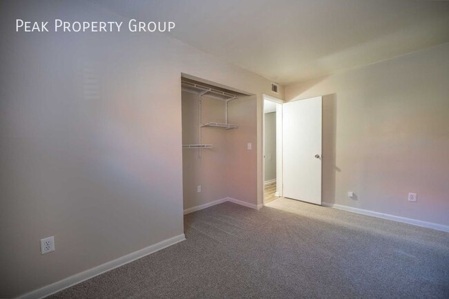 Building Photo - MOVE IN NOW! NEWLY RENOVATED! 2 Bedroom Ap...