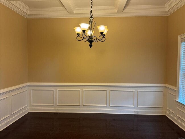 Building Photo - 436 Sydney Dr N