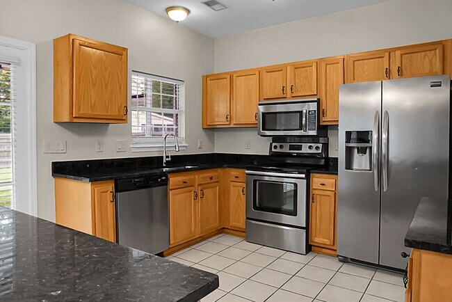 Building Photo - Gorgeous, 2 story, 4 BR, 2.5 BA Home with Fenced Yard near Magnolia Gardens
