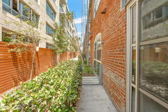Building Photo - 527 Molino St