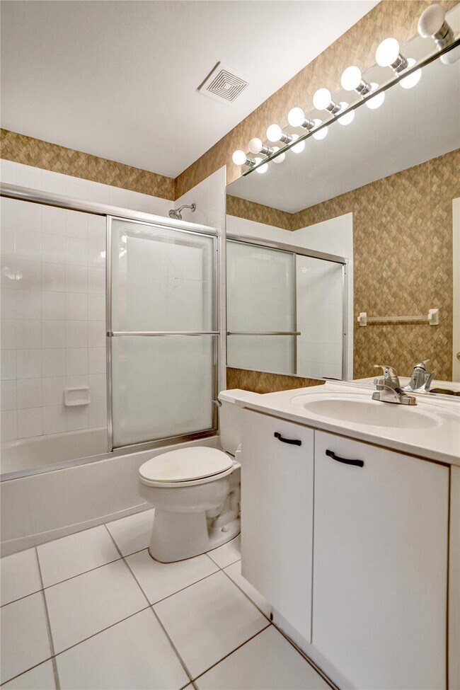 Building Photo - 10442 NW 60th Pl