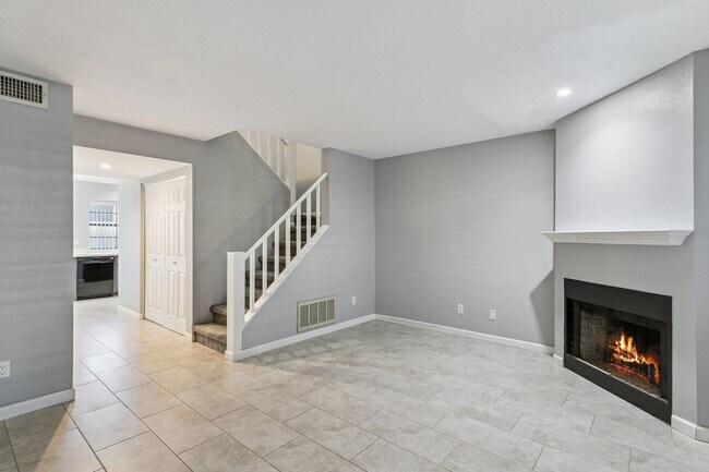 Building Photo - Beautiful 2 Bedroom