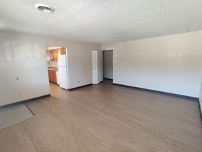 Building Photo - Central Kennewick Duplex for Rent