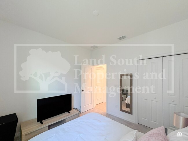 Building Photo - 6720 Great Bear Dr