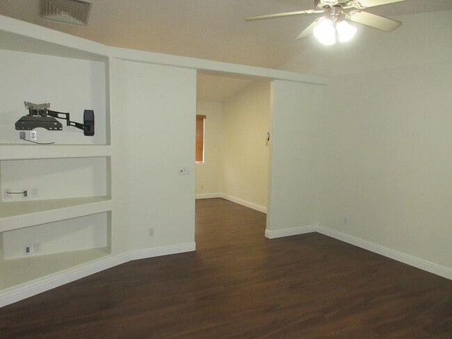 Building Photo - Move-In Bonus!!! 3 bedroom - 2 bath - located in Enoch