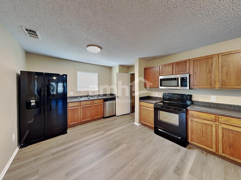 Building Photo - 321 Quail Run Rd