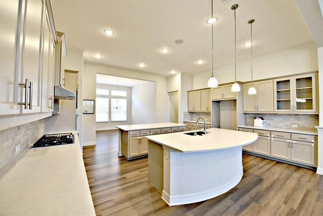 Building Photo - 2220 Airport Dr