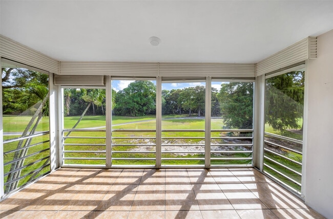 Building Photo - 800 E Cypress Ln