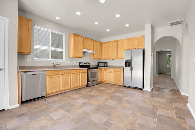 Building Photo - $2,295.00, 2 bedroom plus office, 2 bathro...