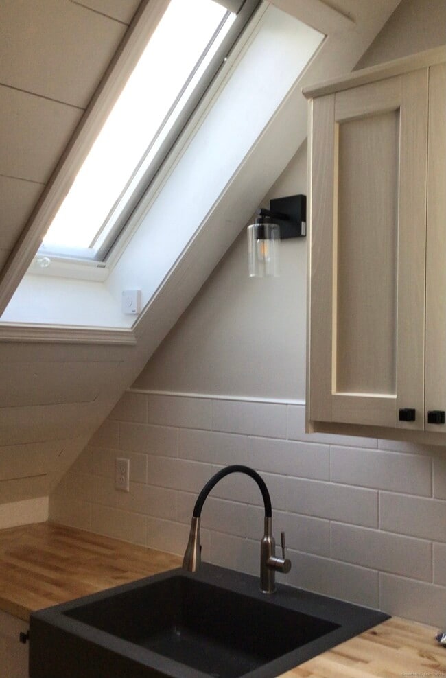 Building Photo - 30 Charles St