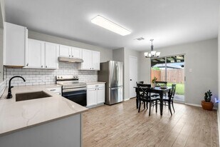Building Photo - 3103 Crownover St