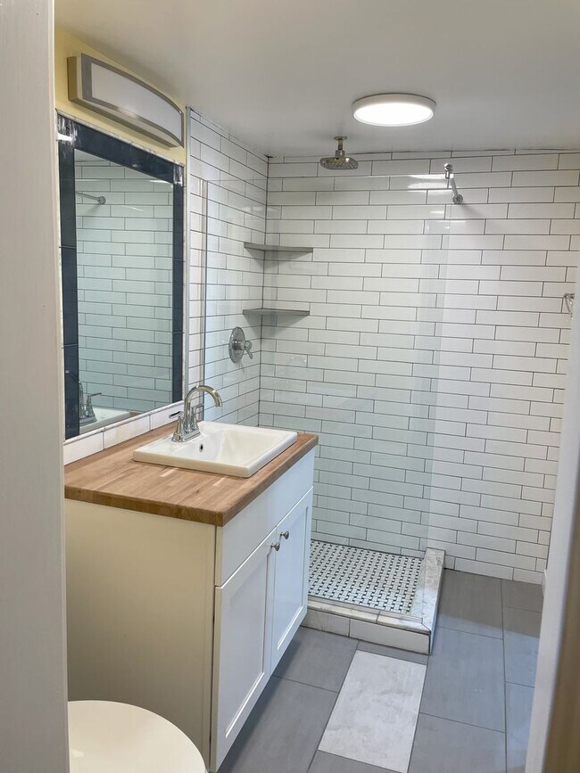 Building Photo - Downing St.