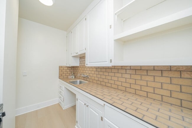 Building Photo - 4056 Piedmont Ave