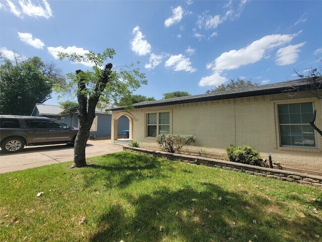 Building Photo - 1225 Blalock Ave