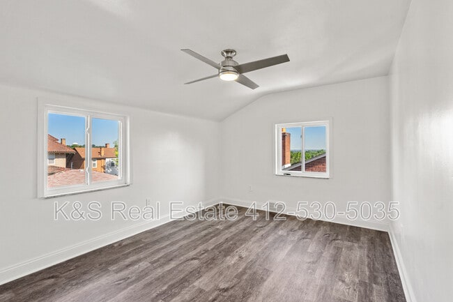 Building Photo - 1344 Fallowfield Ave