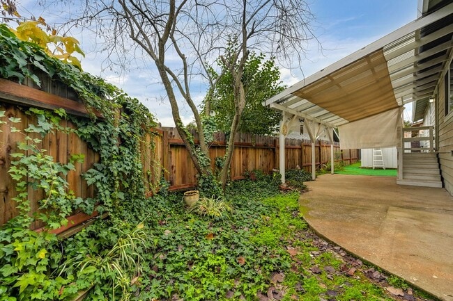 Building Photo - Charming 3 Bedroom, 2 Bath Home Close to Town