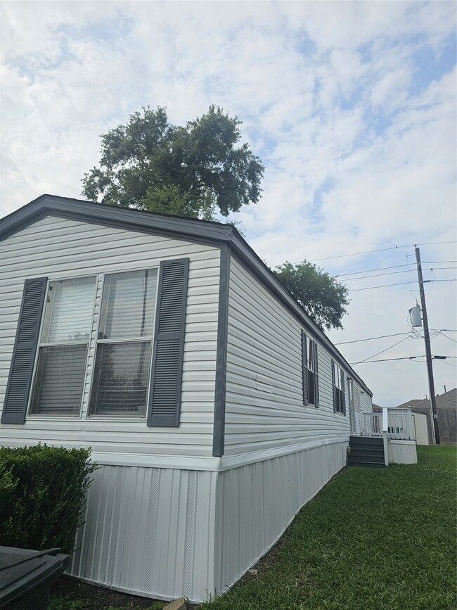 Building Photo - 827 Gregs Way