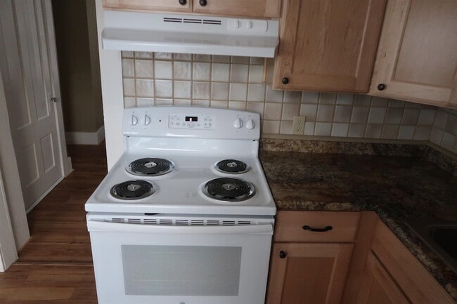 Building Photo - 5 Green St