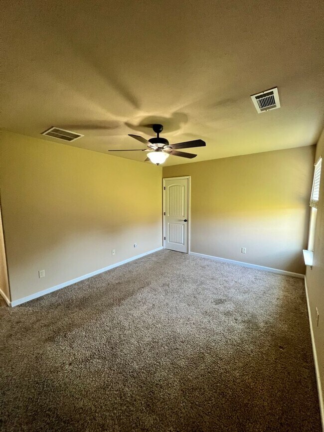 Building Photo - 4 Bdrm 2.5 bath Home-  Munford