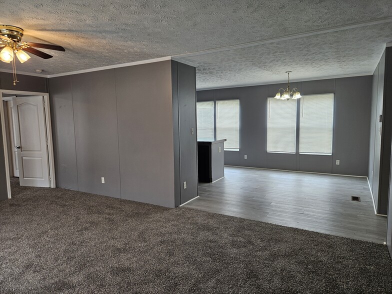 Building Photo - 94 Lynnwood Cir