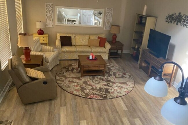 Building Photo - 9115 Capistrano St S