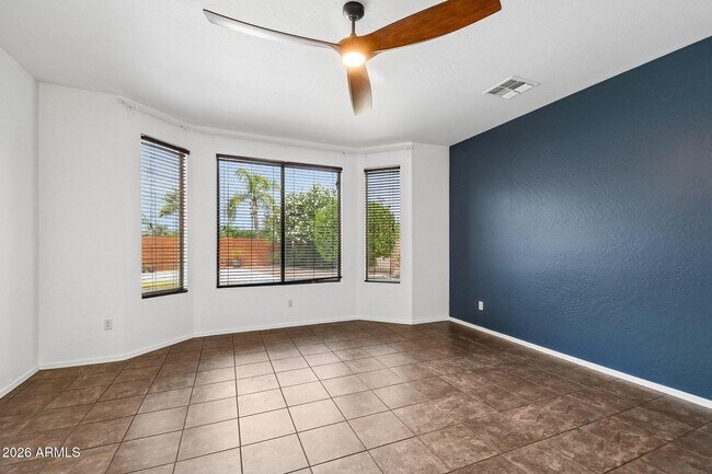 Building Photo - 2801 E Lindrick Dr