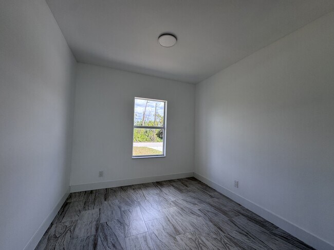 Building Photo - 1605 Nora Ln