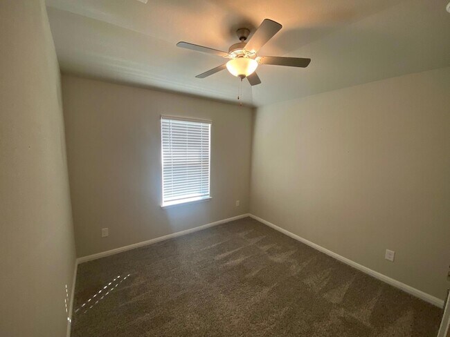 Building Photo - 10301 Mager Ln