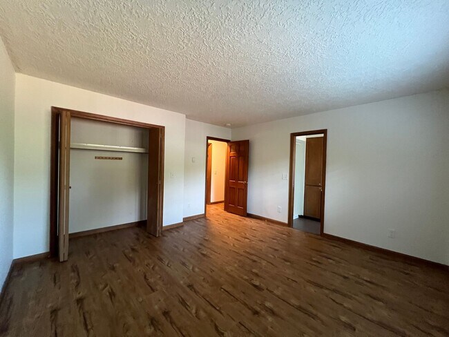 Building Photo - 5005 Eureka Way