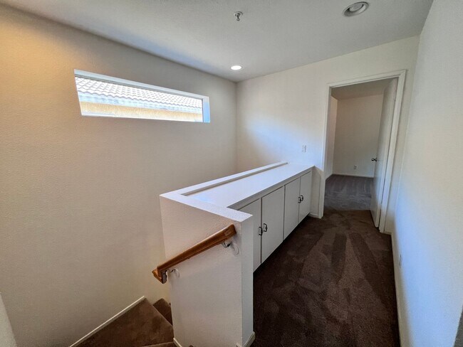Building Photo - Newer Single Family Home in gated Union City