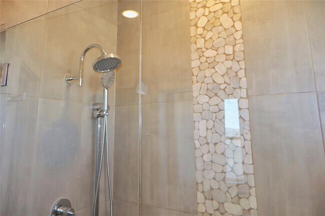 Building Photo - 810 S Rock St