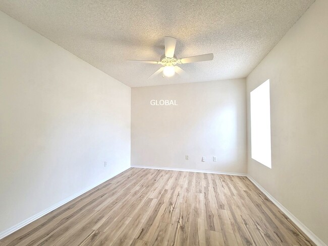 Building Photo - Spacious 3-Bedroom Townhome within the Lak...