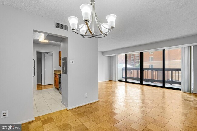 Building Photo - 3800 Fairfax Dr