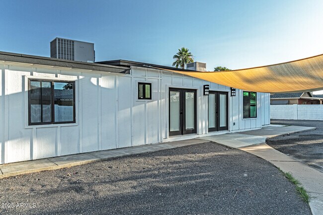 Building Photo - 1539 W Puget Ave