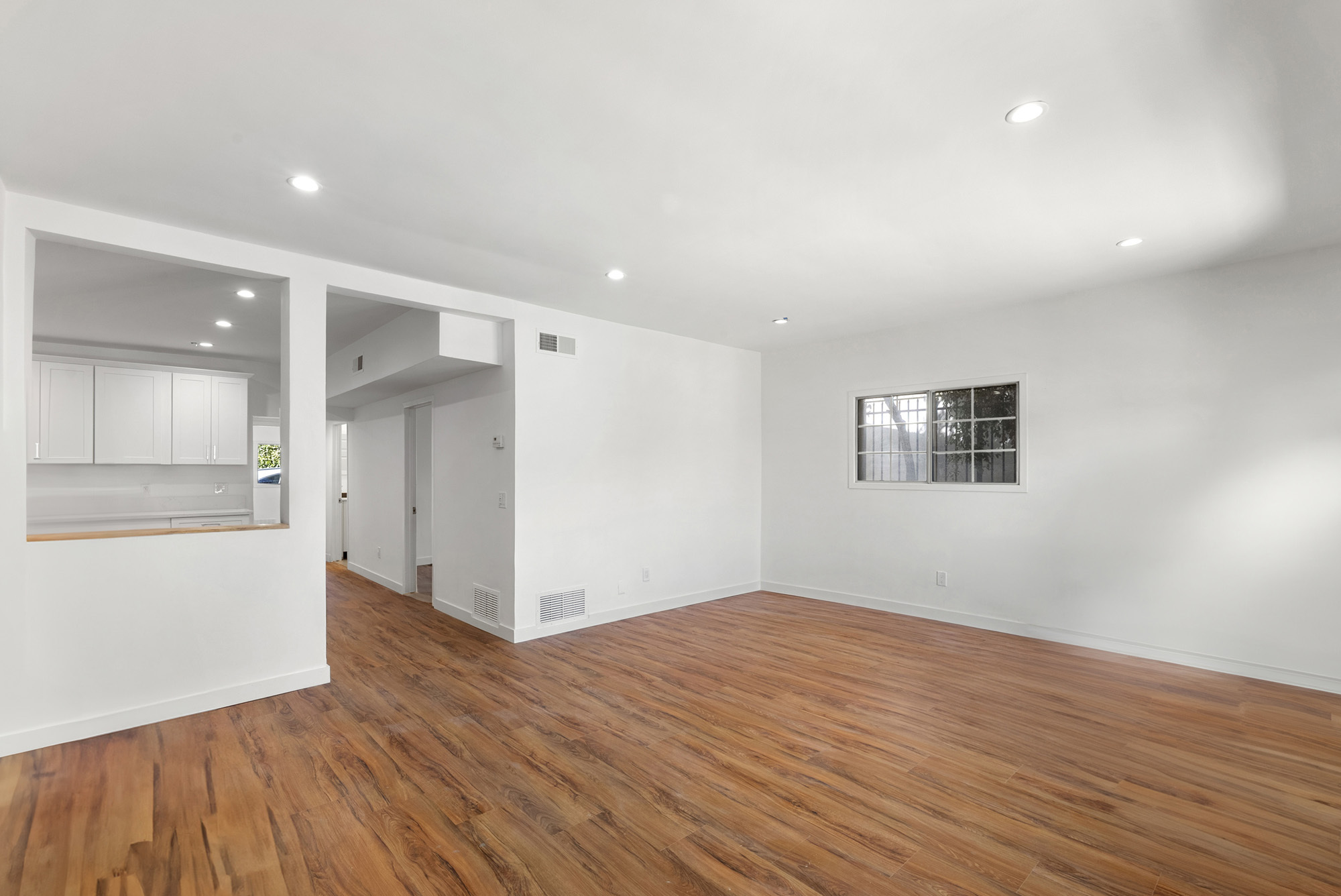 Building Photo - 1301 N Poinsettia Pl