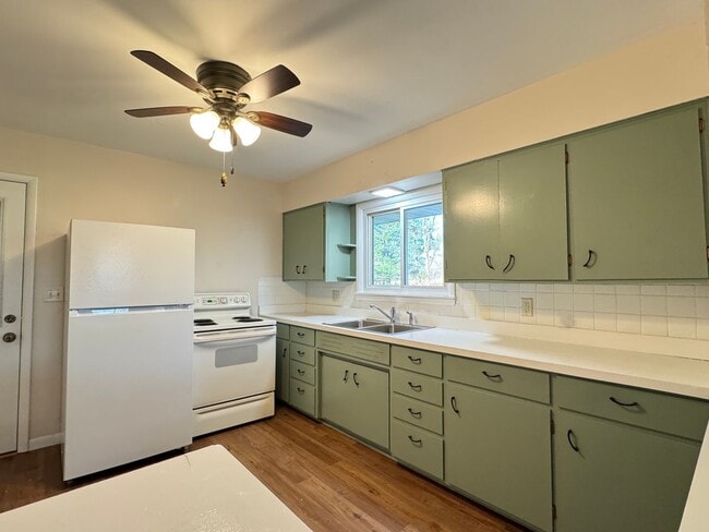 Building Photo - Charming 2-Bedroom Country Home with Garage Near Eau Claire