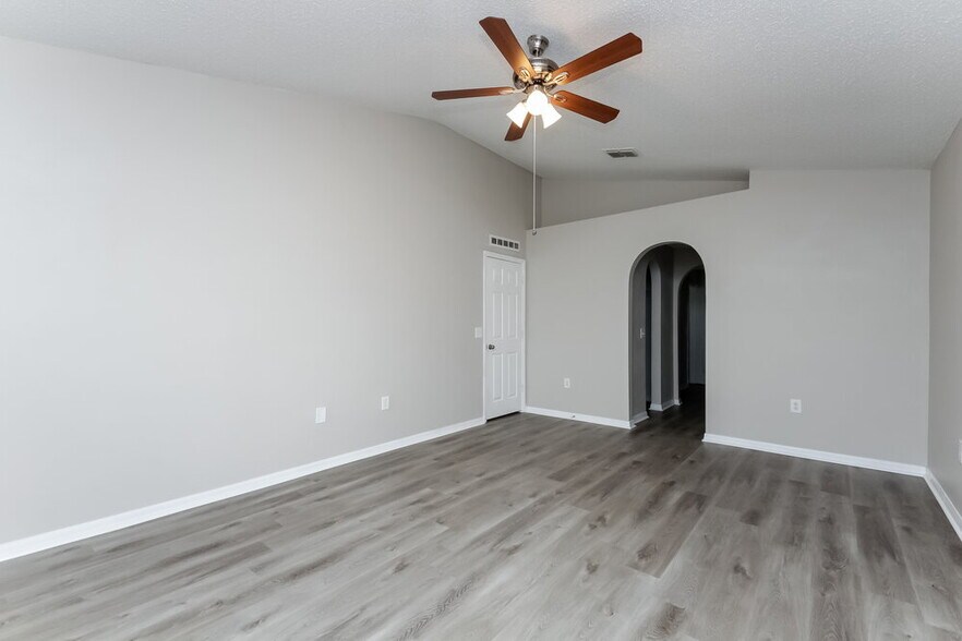 Building Photo - 2790 Woodland Creek Loop