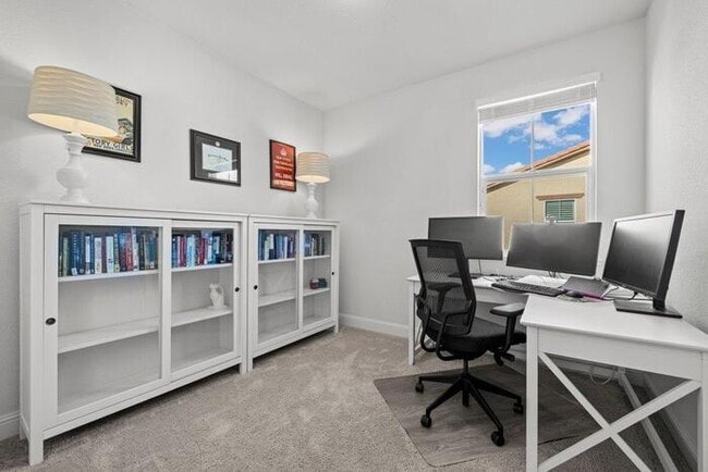 Building Photo - Beautiful Solar 3/2 located in Roseville! Across from Park! Gated Community!