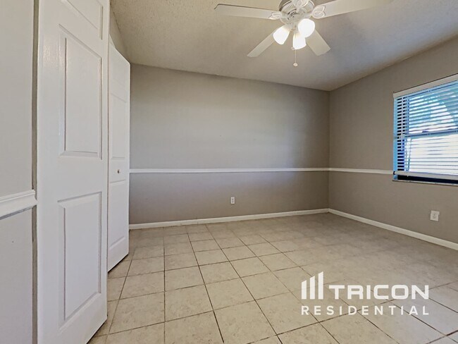 Building Photo - 38750 James Ct