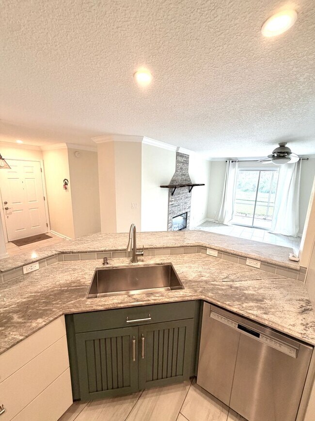 Building Photo - 500 Sandiron Cir