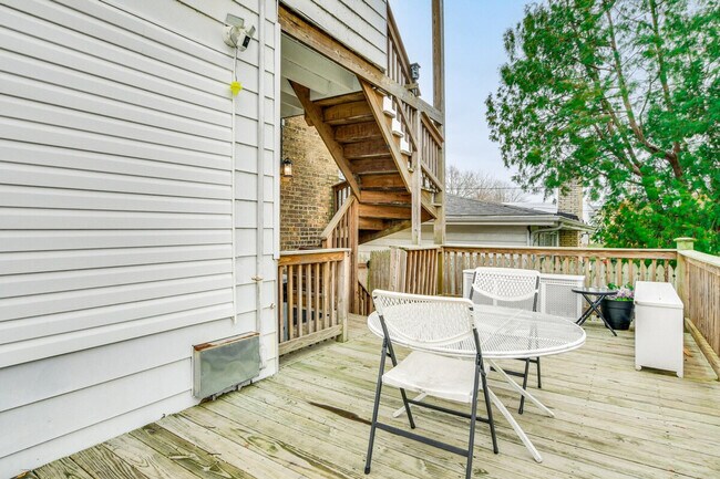 Building Photo - 1540 Fowler Ave