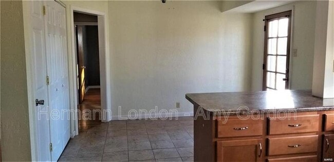 Building Photo - 10147 Maryvale Ln