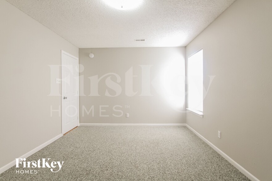 Building Photo - 319 Sunburst Ln